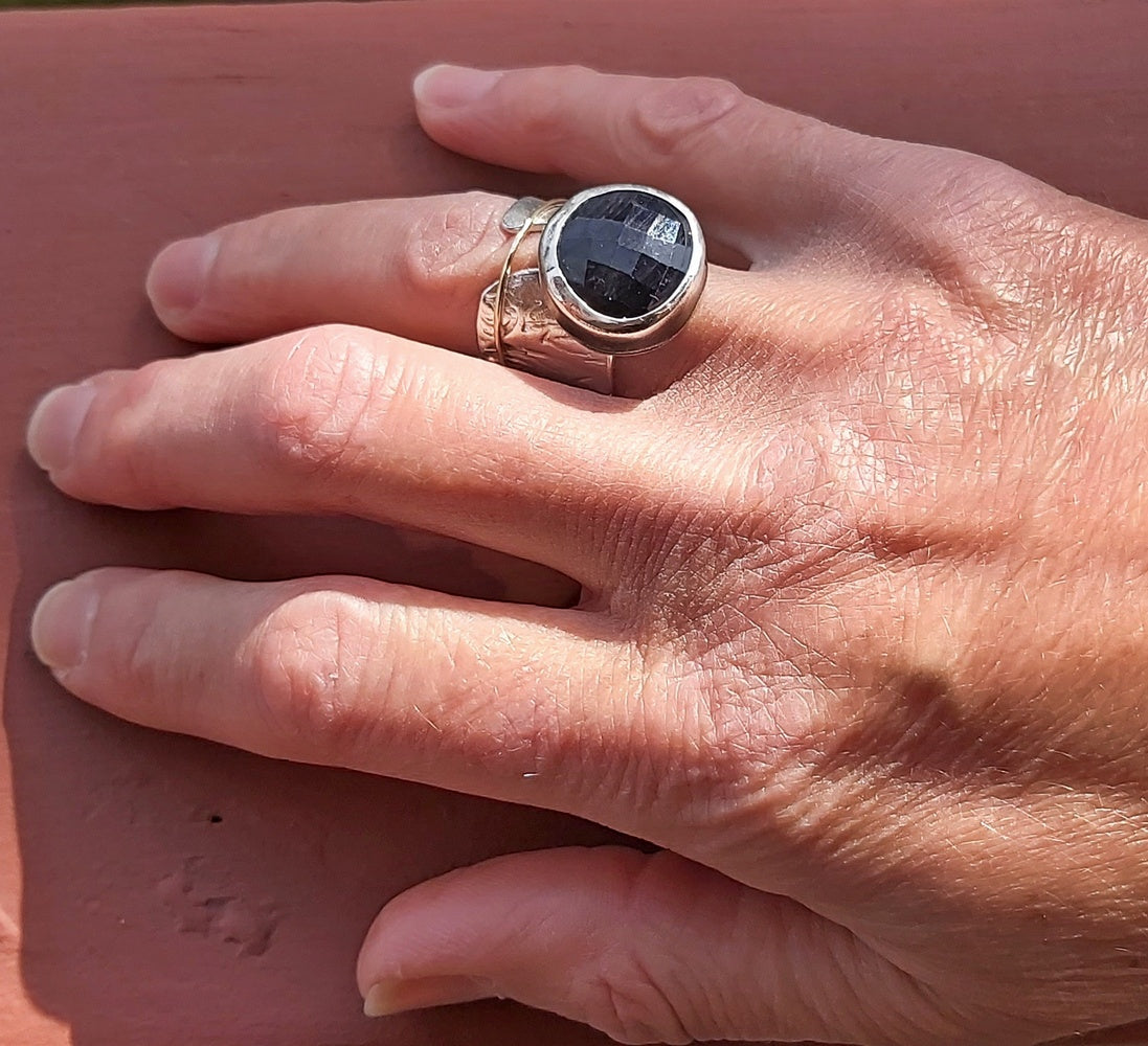 Dark blue sapphire ring, size 7.5